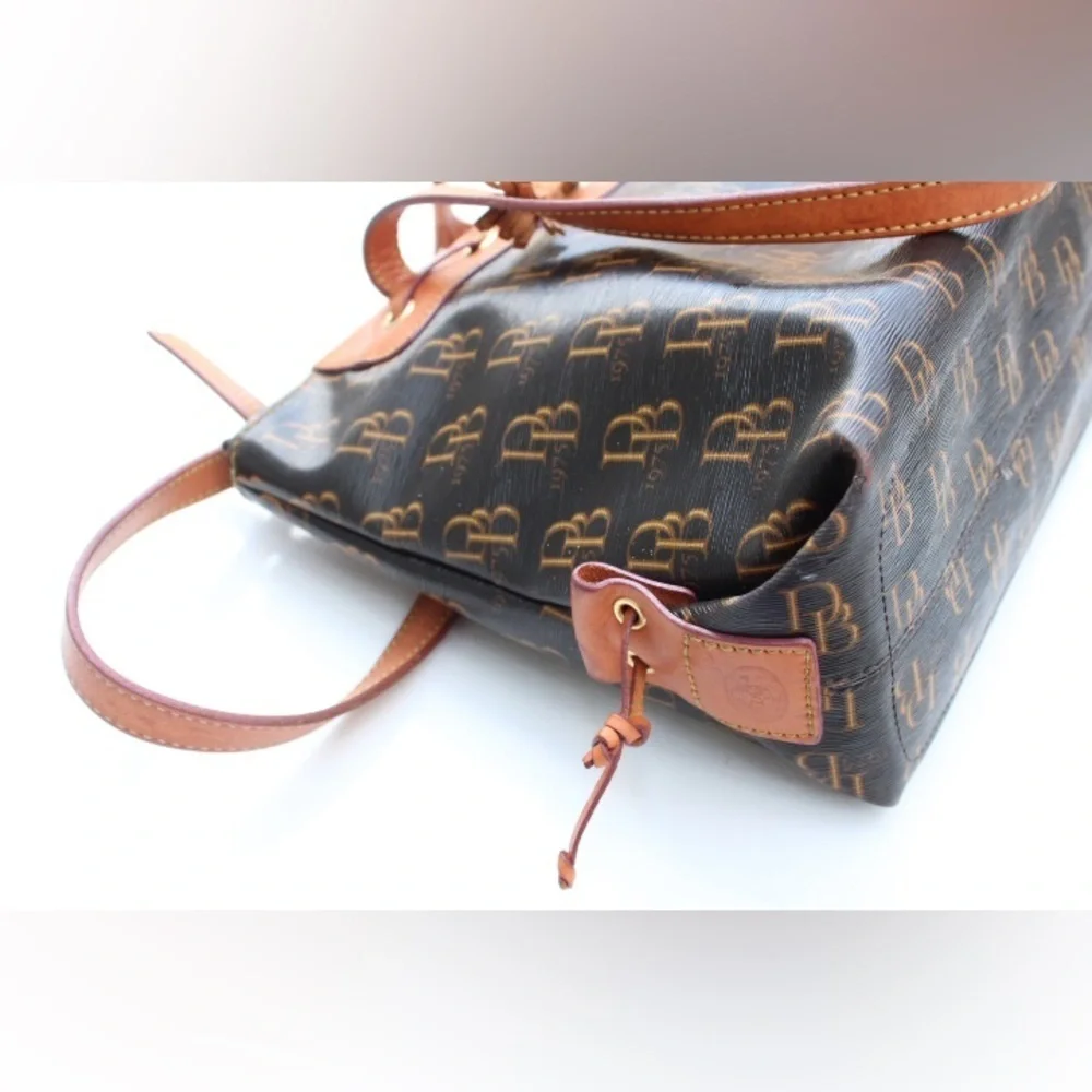 Dooney & Bourke signature logo tassel tote bag